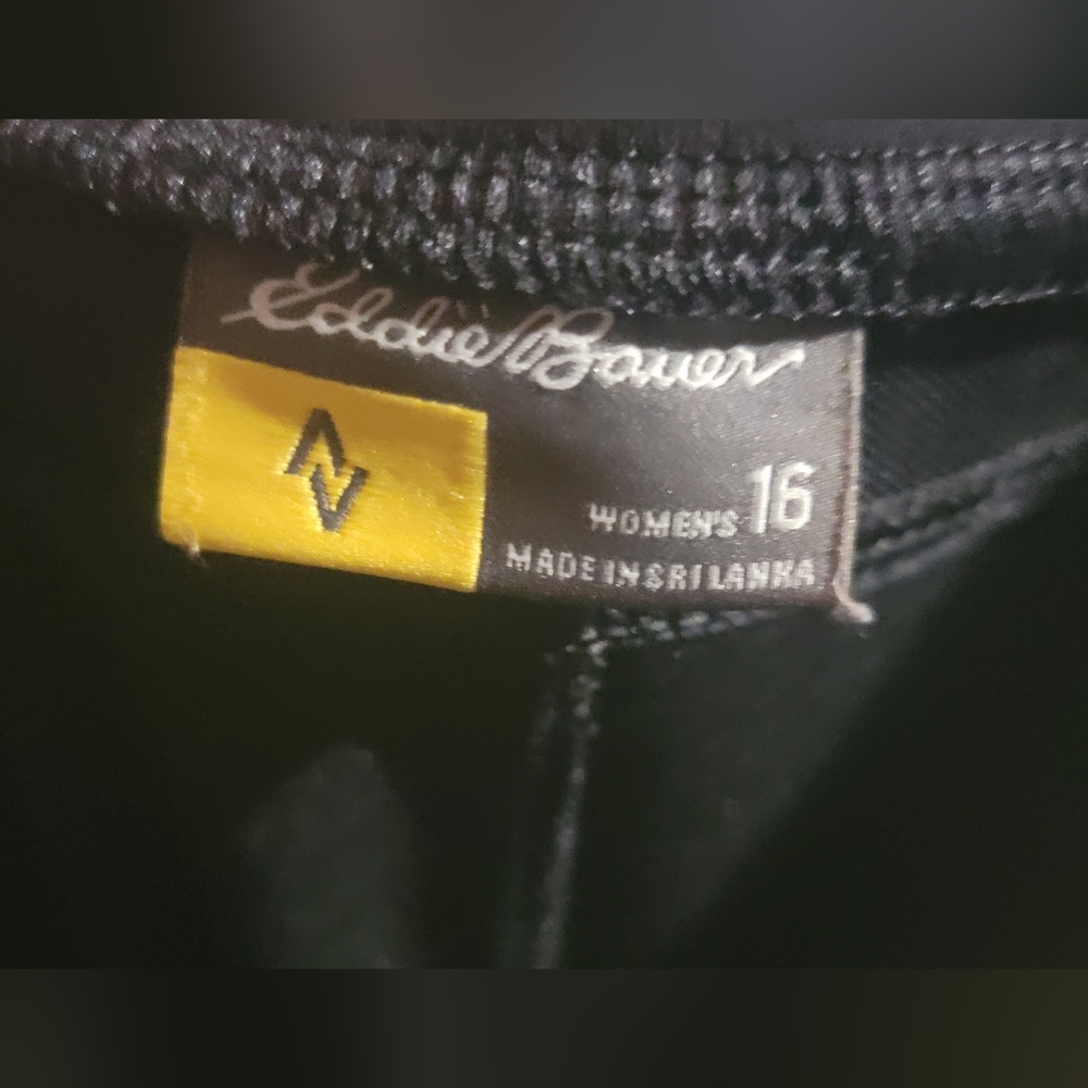 Eddie Bauer Women's Black Cargo Pants - Picture 3 of 3